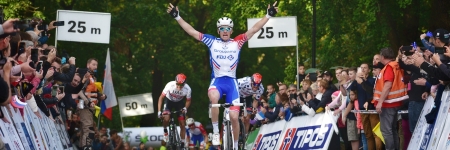Arnaud Démare mastered the challenging finale, Yves Lampaert keeps defending yellow jersey 